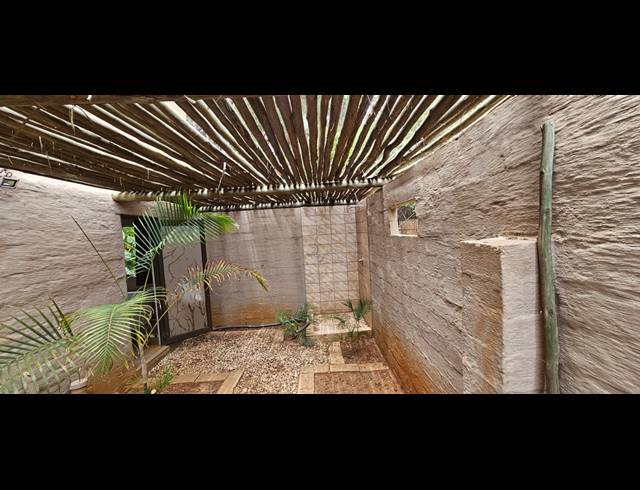 5 BEDROOM FREEHOLD FOR SALE IN MOOINOOI
